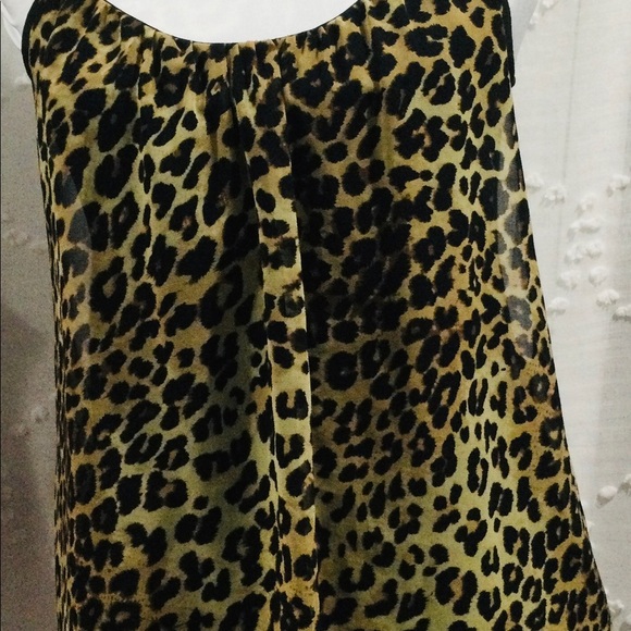 Bloomgdales Animal Print Top Animal Print Women Size Medium Trendy - Picture 6 of 11